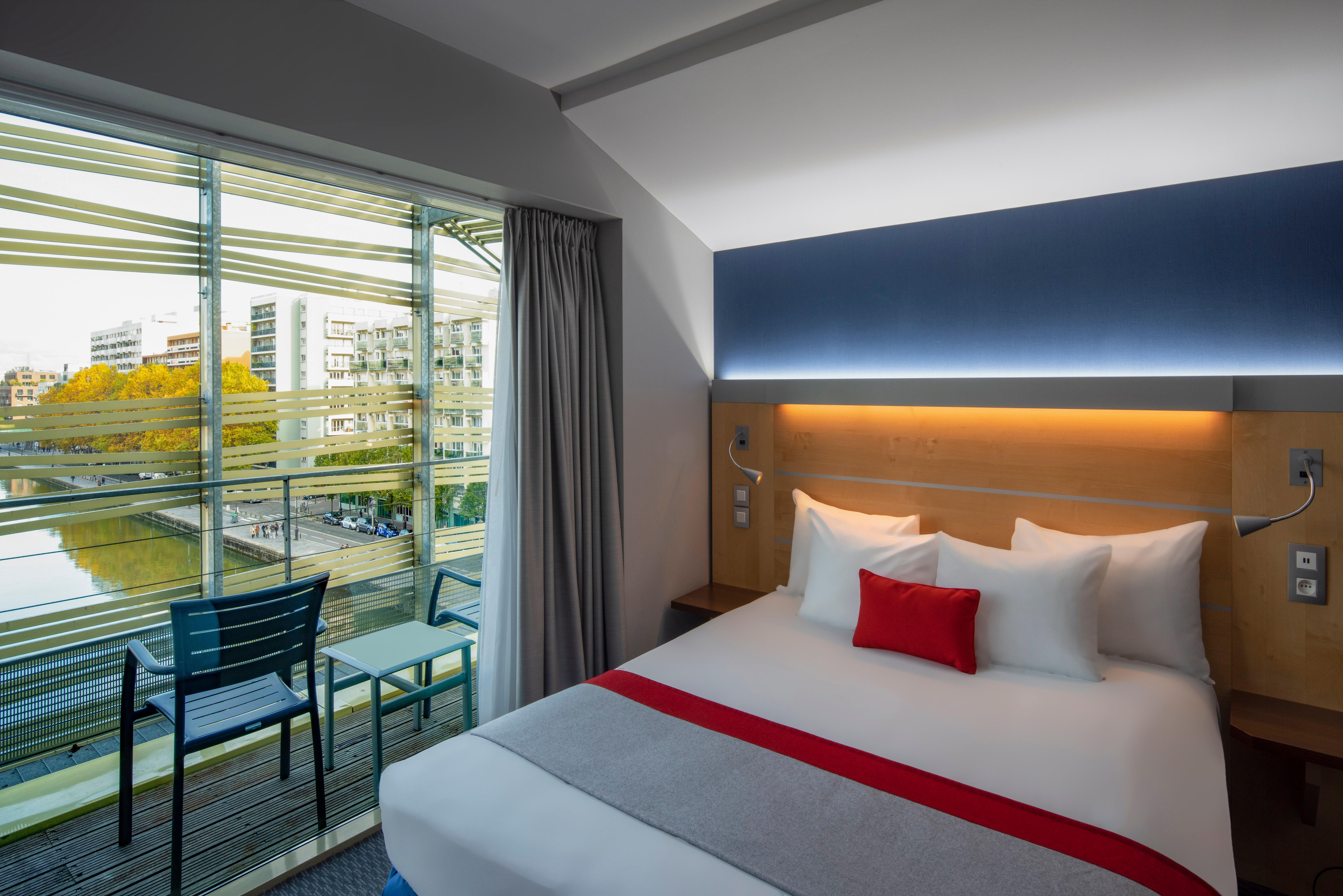 Express Paris-canal De La By Ihg Parigi