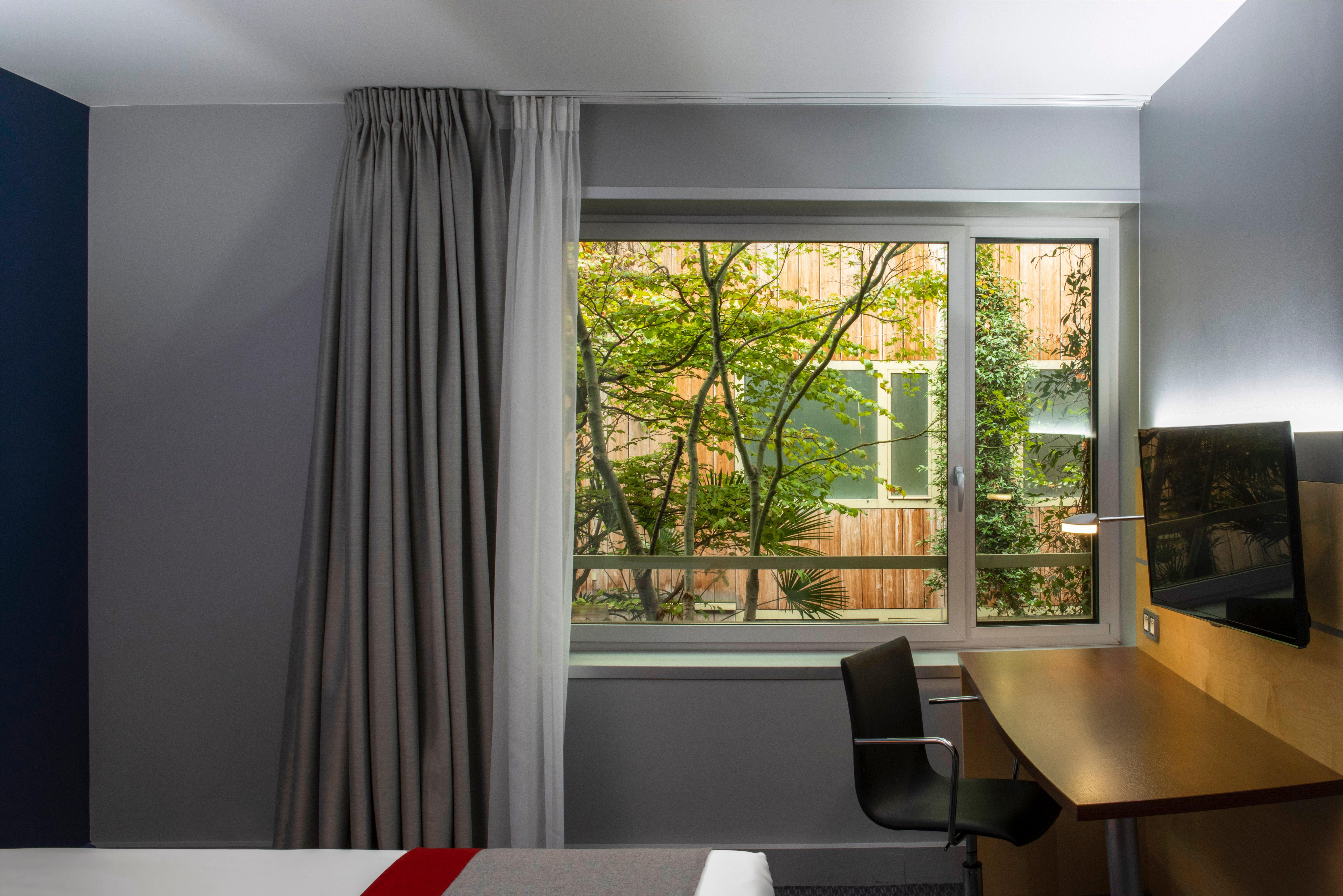 Express Paris-canal De La By Ihg Parigi
