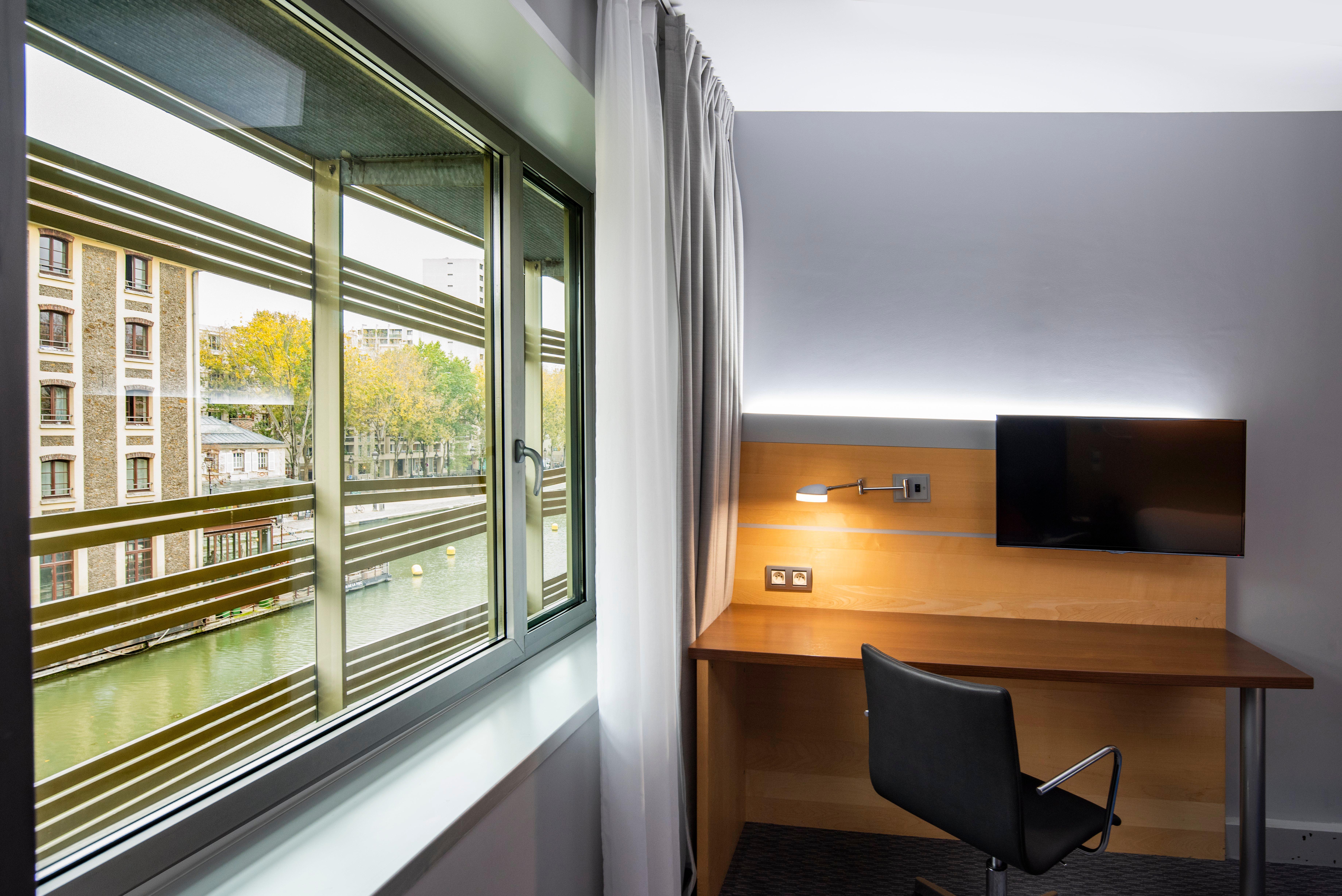 Express Paris-canal De La By Ihg Hotel Parigi