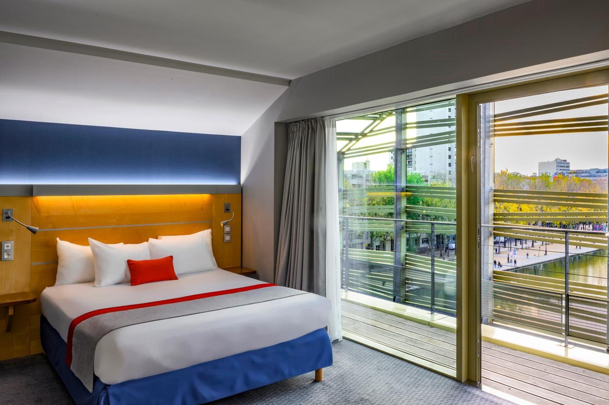 Express Paris-canal De La By Ihg Parijs