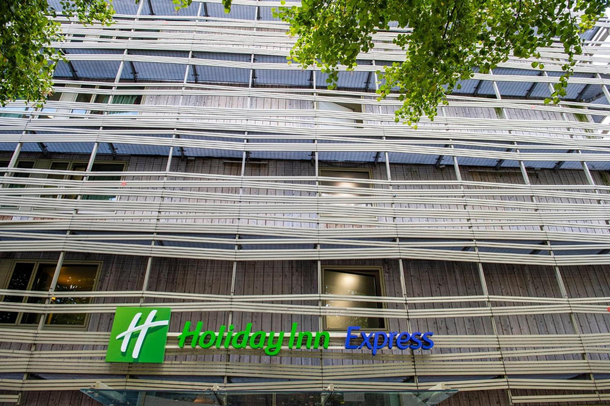 Express Paris-canal De La By Ihg Hotel Parigi