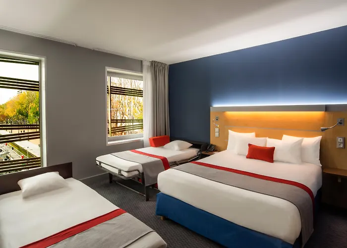 Holiday Inn Express Paris-Canal De La Villette By Ihg